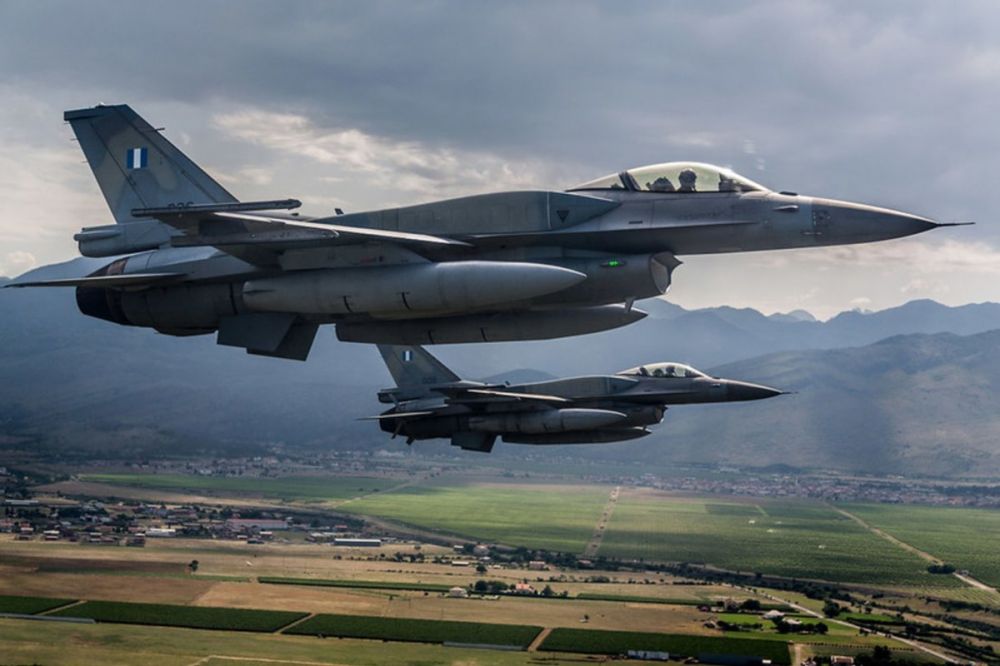 two f16 fighter jets fly in the sky