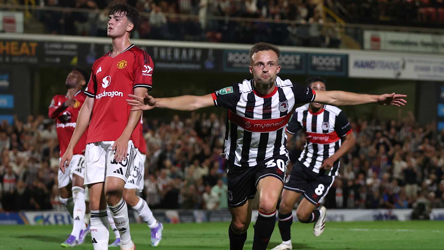 Grimsby beat Manchester United