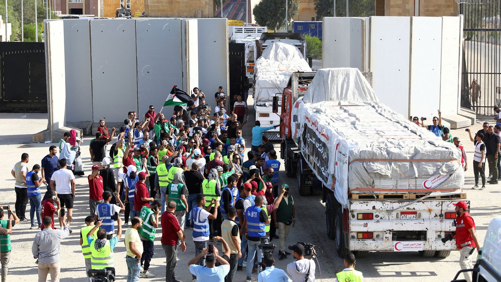 trucks with humanitarian aid to Gaza